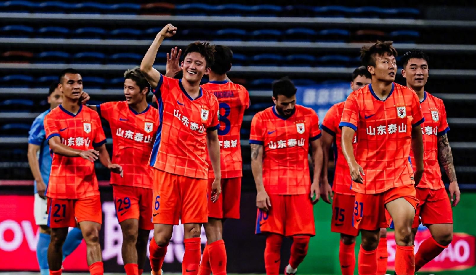 星空娱乐平台 -法甲转会期走向成谜；山东泰山官宣签约；赛场秩序良好；球队文化再被提及 