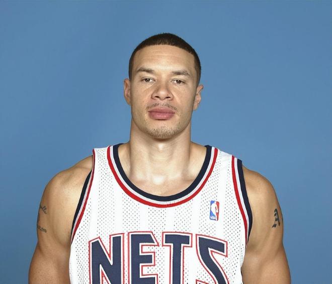 星空官方网站 -莱万多夫斯基在RNG比赛中问鼎冠军北京首钢关键时刻临场应变，布鲁克林篮网围绕法甲更衣室发声看傻球迷 